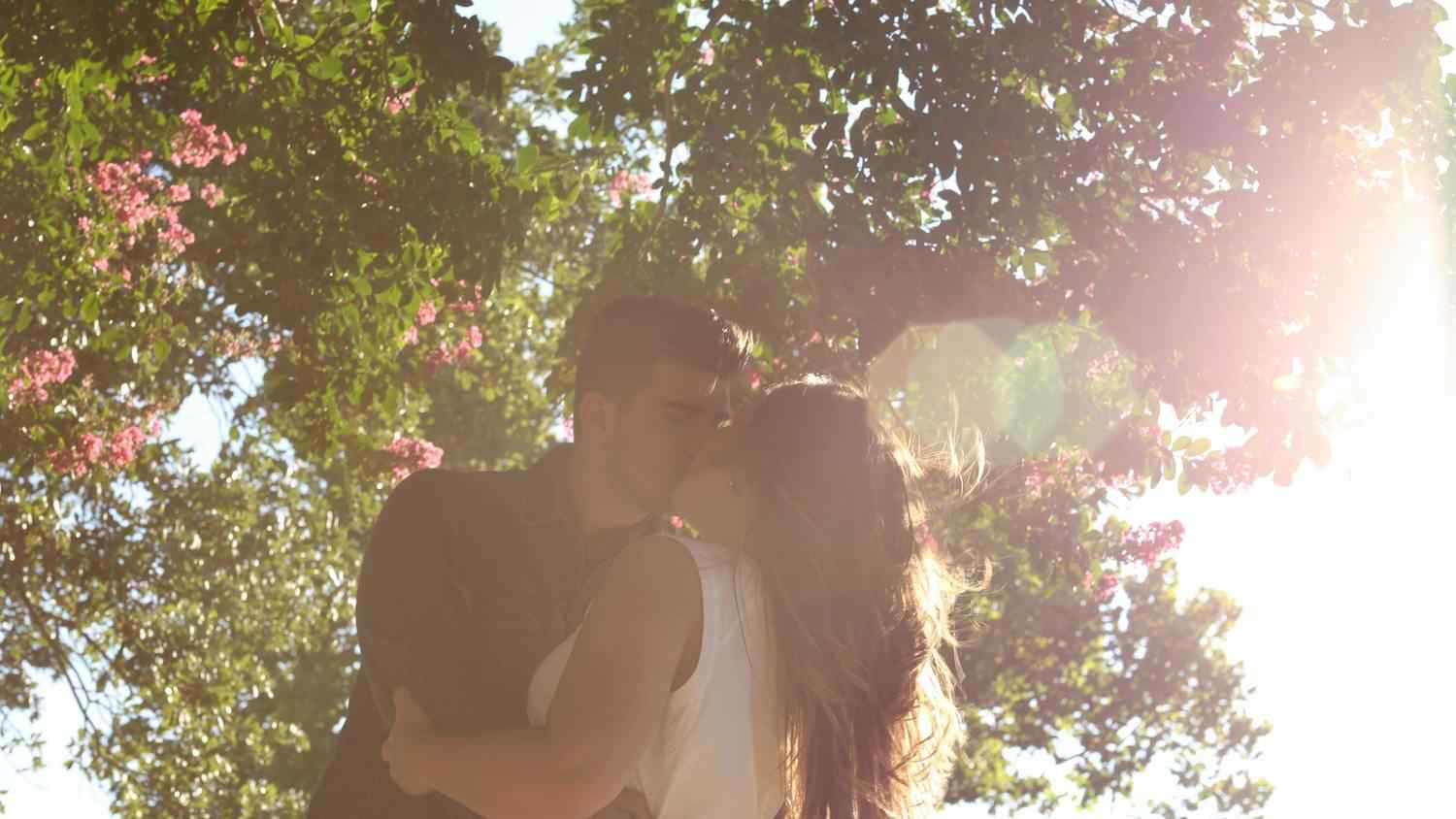 Jaro sexu přeje: Užijte si romantiku, flirt i milování v přírodě Titulní obrázek článku Jaro sexu přeje: Užijte si romantiku, flirt i milování v přírodě