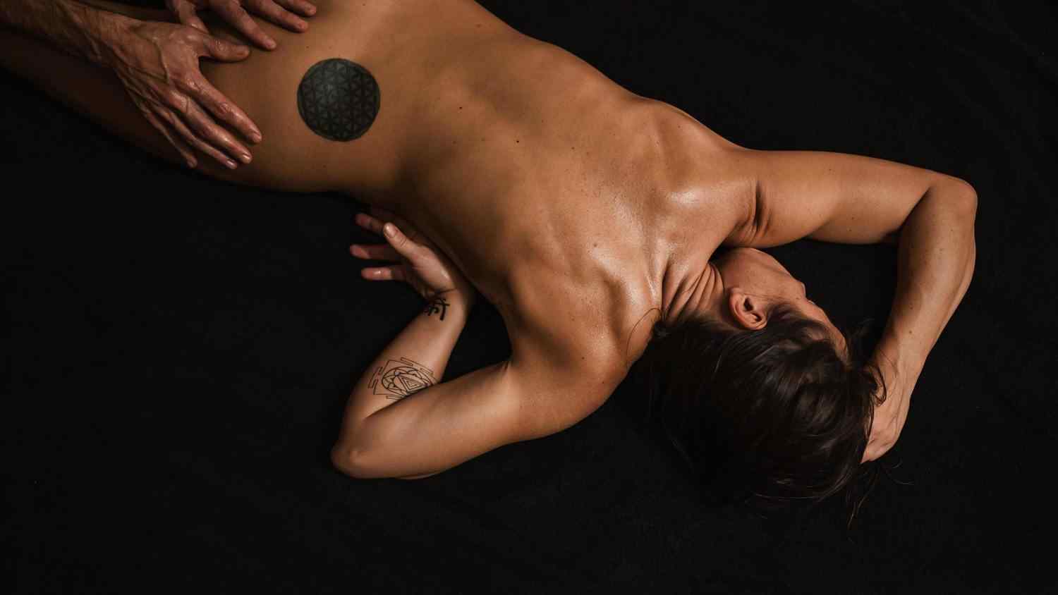 Erotické masáže – tentokrát v pohodlí domova Titulní obrázek článku Erotické masáže – tentokrát v pohodlí domova