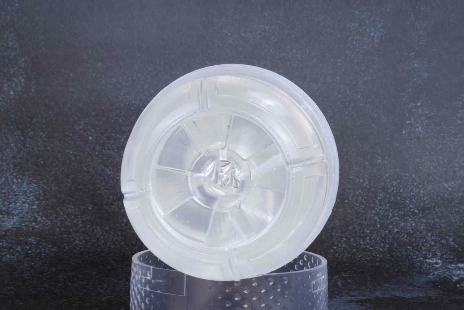 Detail otvoru a vnitřní struktury masturbátoru Fleshlight Flight Aviator