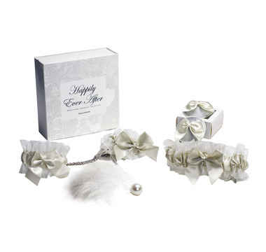 Náhled produktu Erotický set pro svatební noc Bijoux Indiscrets Happily Ever After Bridal, bílá